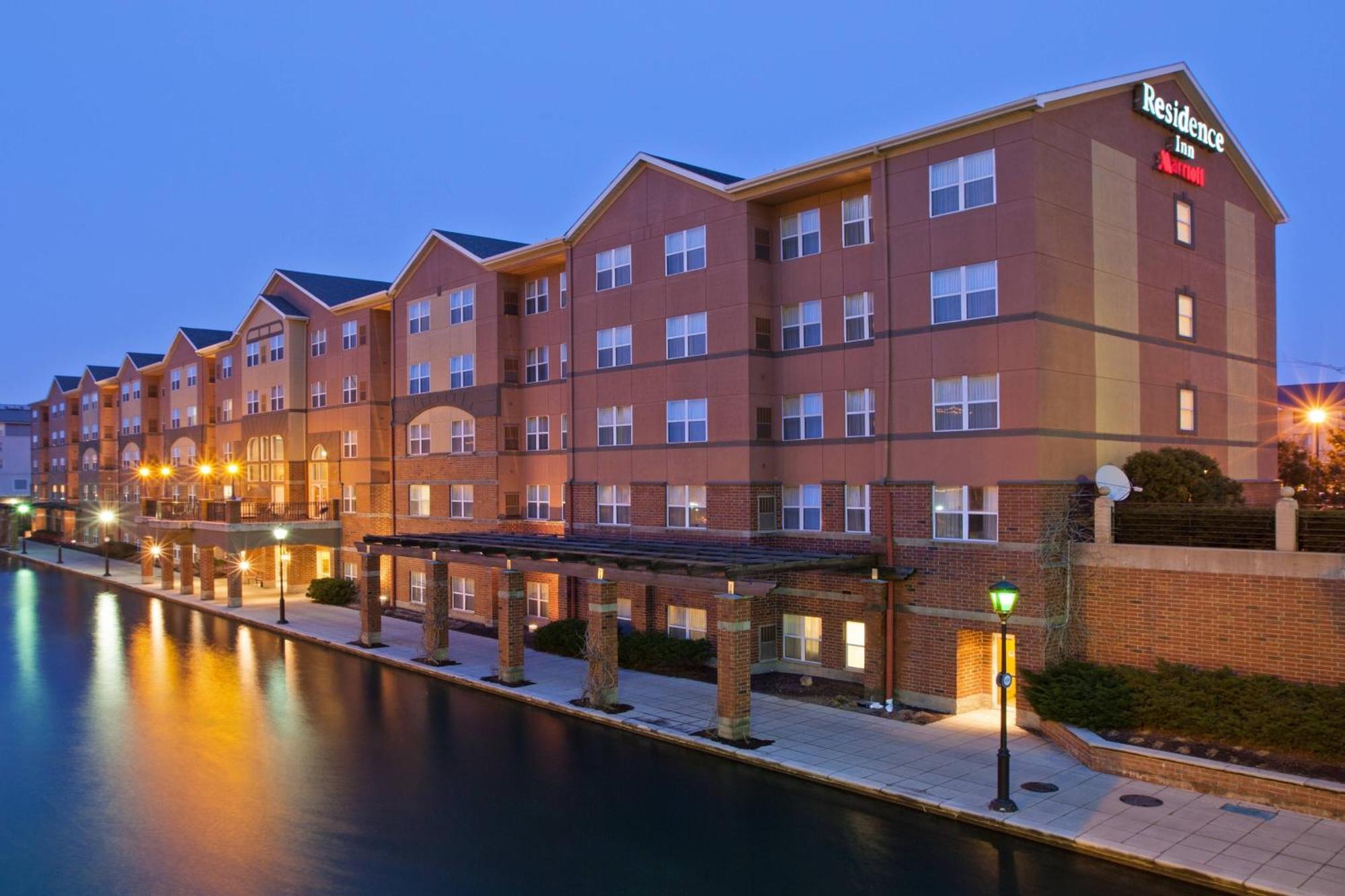Residence Inn Indianapolis Downtown On The Canal Удобства снимка